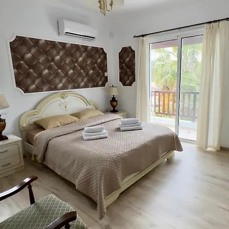 Complex House Near The Paphos