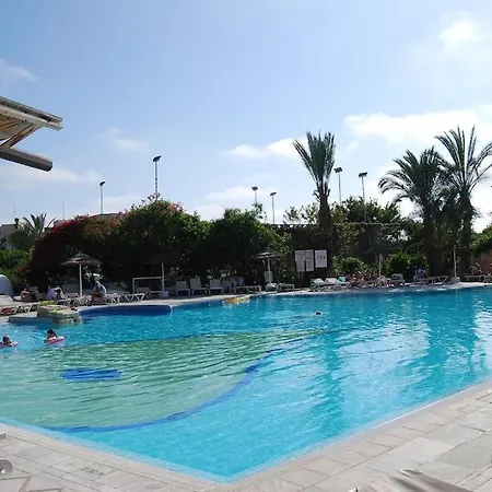 Complex House Near The Ferienhaus Paphos